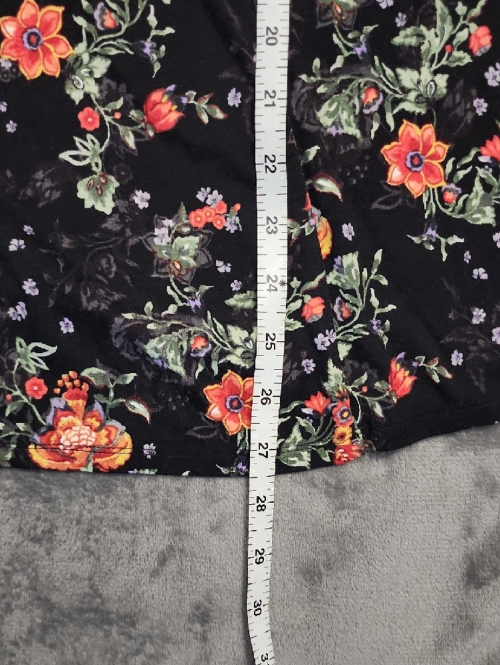 torrid Black Floral V-Neck Blouse with Lace Yoke - Picture 4 of 8